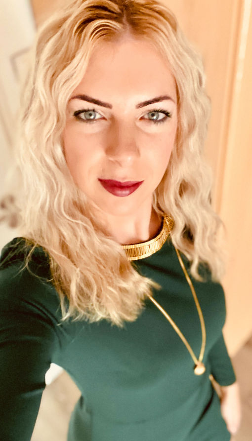 Friseurmeisterin Marina Kneuper